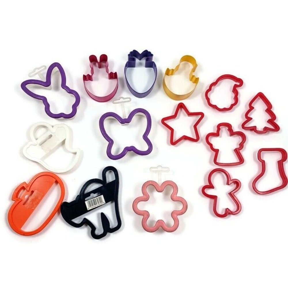 Holiday Cookie Cutters 15 Pc Set Plastic/Metal -Easter -Halloween -Xmas -Spring